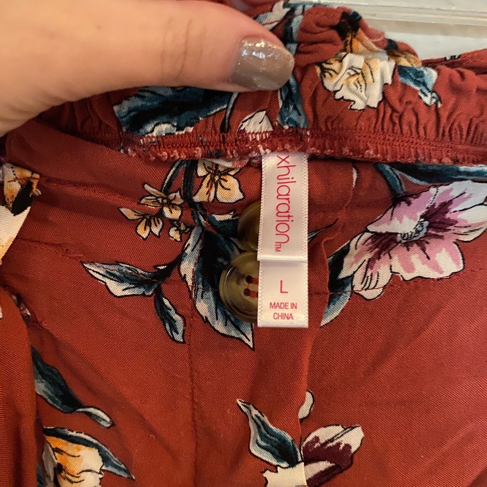 FLORAL SHORTS 🩳 - Picture 3 of 4